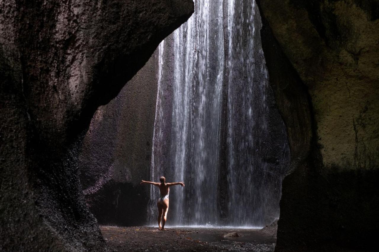 ホテル アディワナ スウェタ【Chse認定】 ウブド エクステリア 写真 The film's iconic shower scene