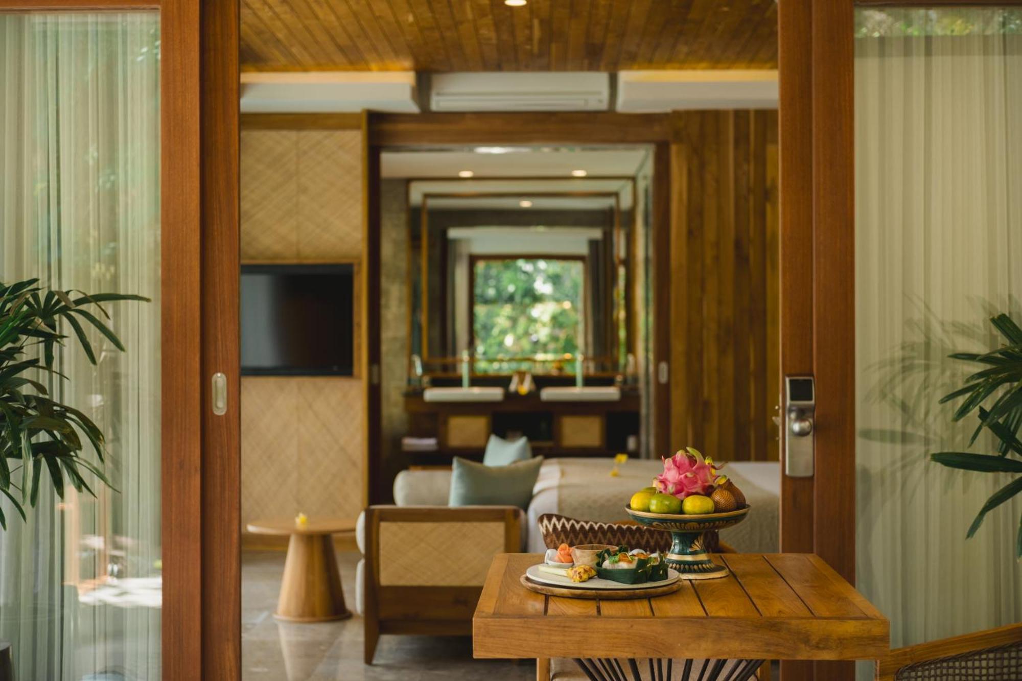 ホテル アディワナ スウェタ【Chse認定】 ウブド エクステリア 写真 A suite at the resort